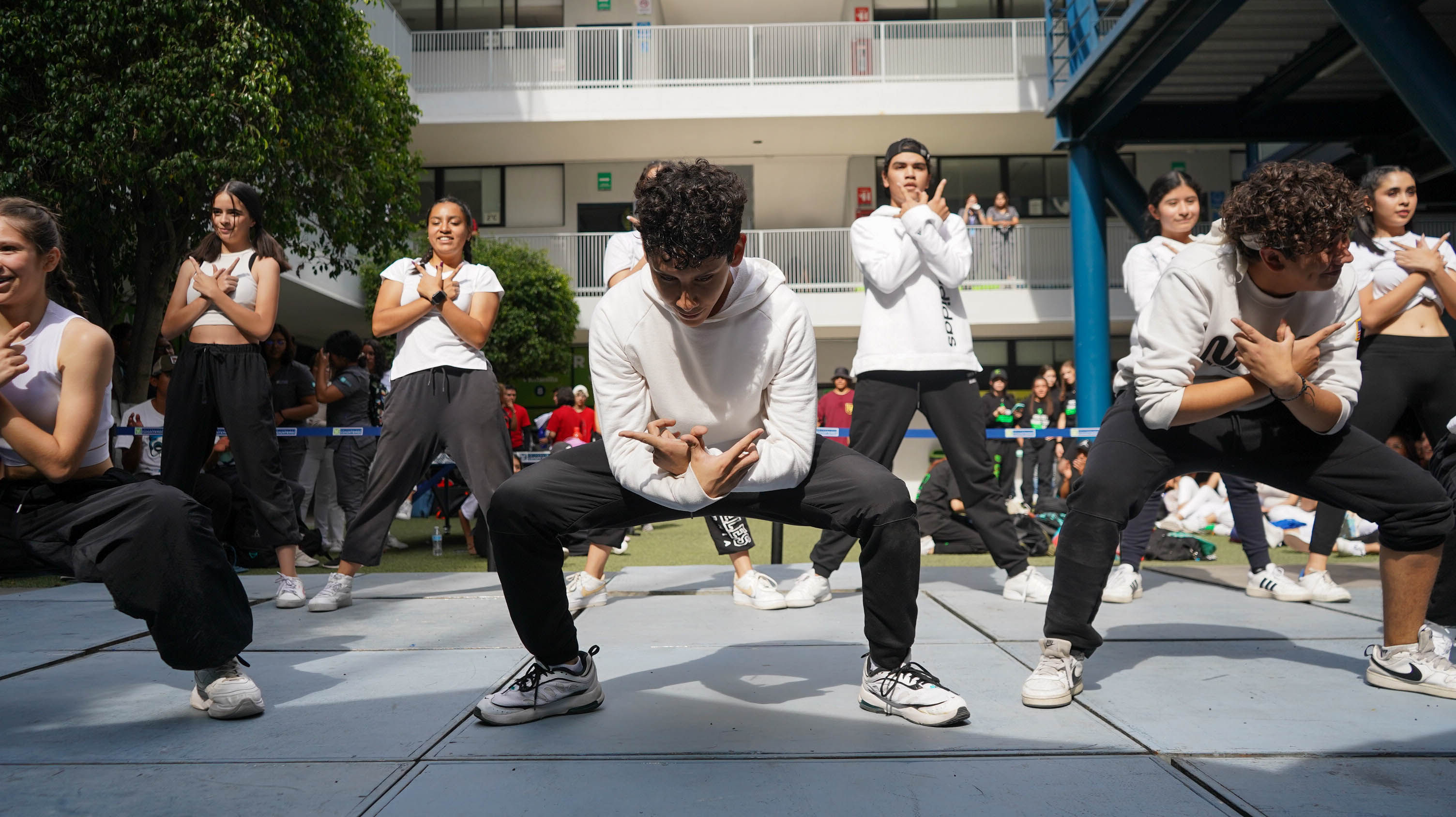 ¡ASÍ SE CELEBRÓ EL DÍA DE LA DANZA EN LA UNIVERSIDAD CUAUHTÉMOC!